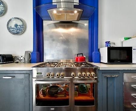 Quirky 4 Bedroom Apartment With Terrace Cardiff Exterior photo