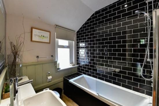 Quirky 4 Bedroom Apartment With Terrace Cardiff Exterior photo