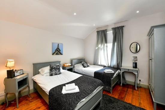 Quirky 4 Bedroom Apartment With Terrace Cardiff Exterior photo