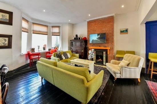 Quirky 4 Bedroom Apartment With Terrace Cardiff Exterior photo
