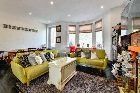 Quirky 4 Bedroom Apartment With Terrace Cardiff Exterior photo